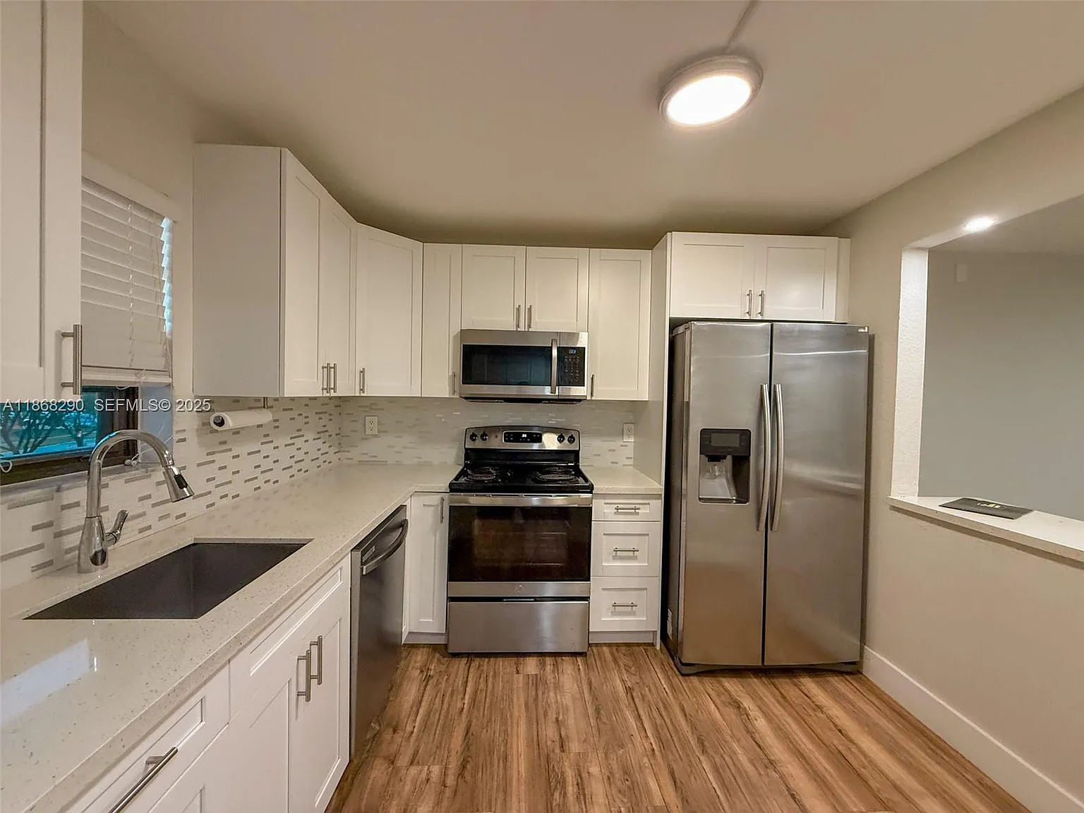 2 bed, 979 sqft, $2,195 — Photo 3
