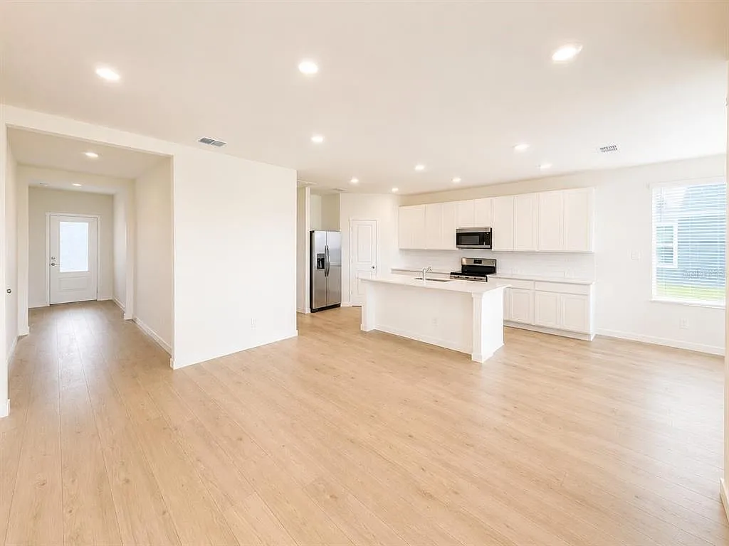 3 bed, 2.0 bath, 1580 sqft, $2,200 — Photo 3