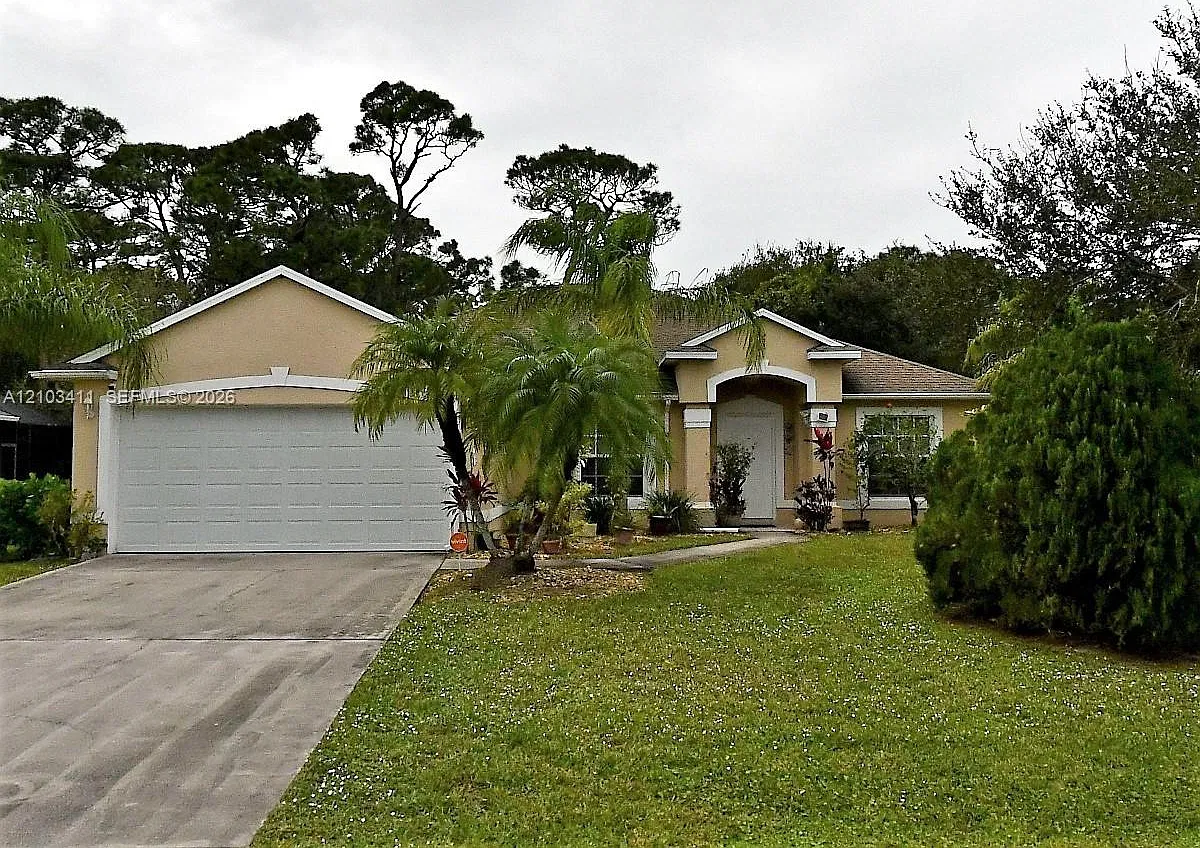 Palm Lakes Gardens — Photo 1