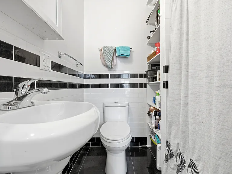 58-60 Clarendon St #3 — Photo 9