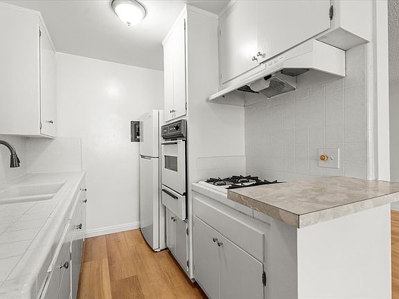 4th image of 934 6th St #7B