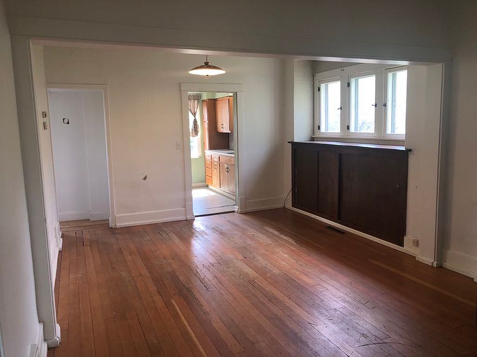 1st image of 125 1st Ave SE