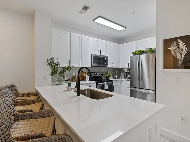 1000 West, Charleston, SC, Kitchen