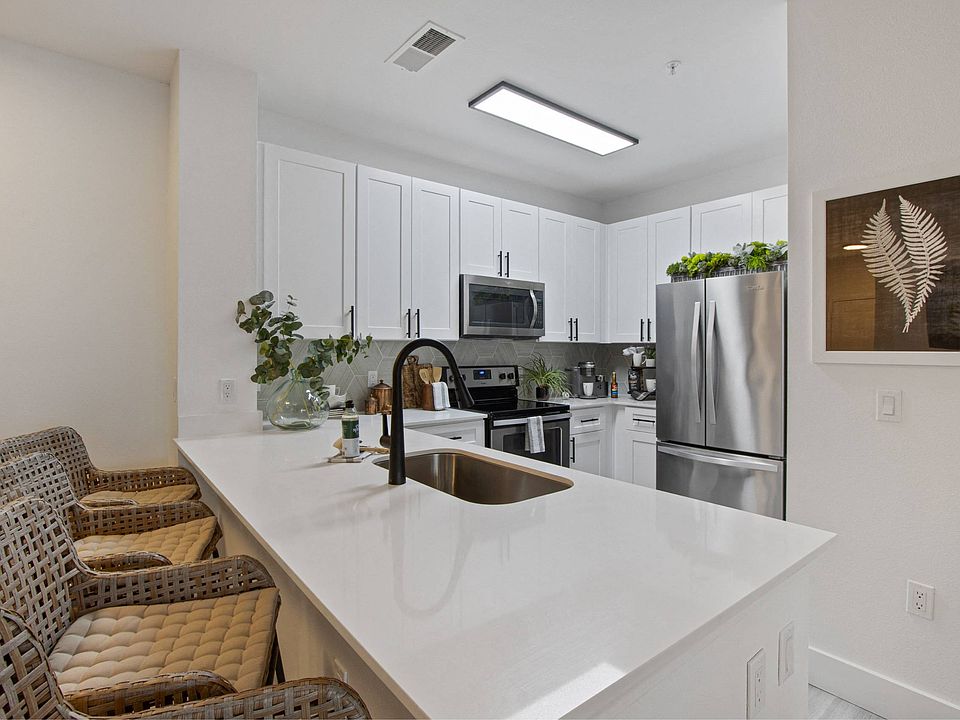 1000 West, Charleston, SC, Kitchen