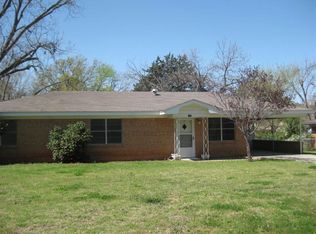 105 Cedar Heights Dr, Palestine, TX 75803