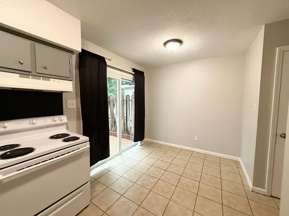 405 17th Ave NE APT 5, Hickory, NC 28601