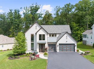 8138 Canyon Rdg, Chagrin Falls, OH 44023