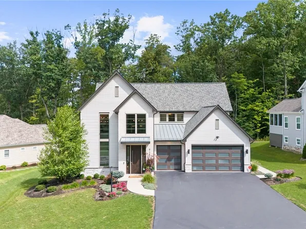 8138 Canyon Rdg, Chagrin Falls, OH 44023