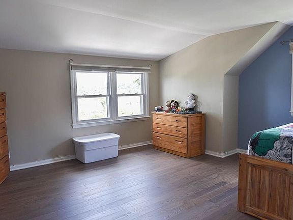 3rd image of 105 Macri Ave