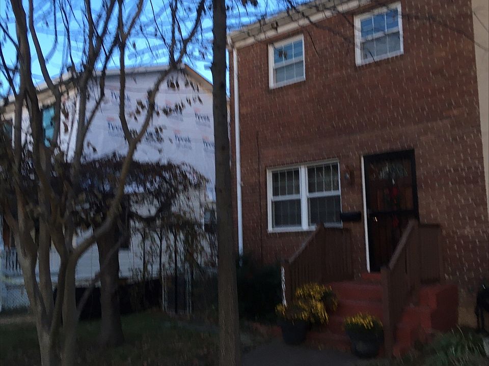 1st image of 2501 A Leslie Ave