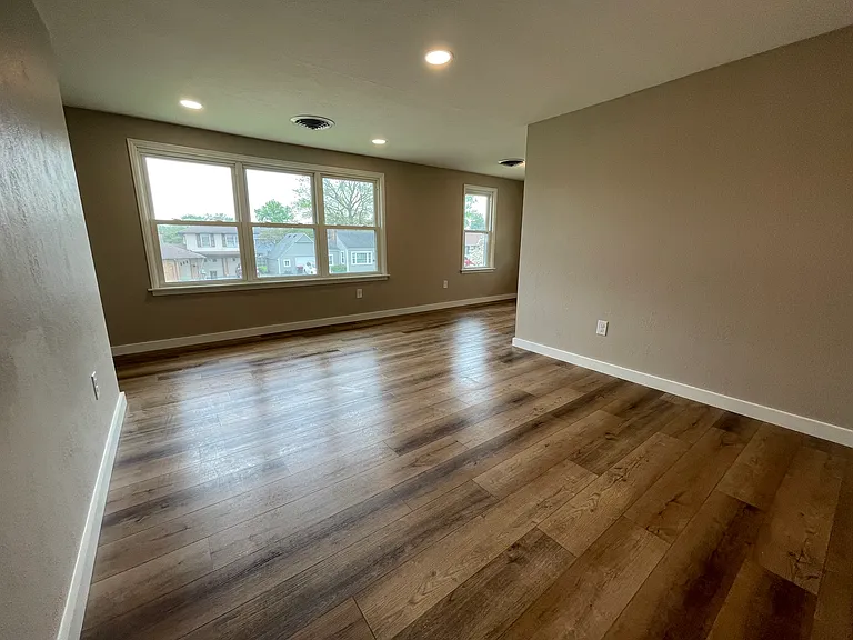 239 E Crestwood St #4 — Photo 4