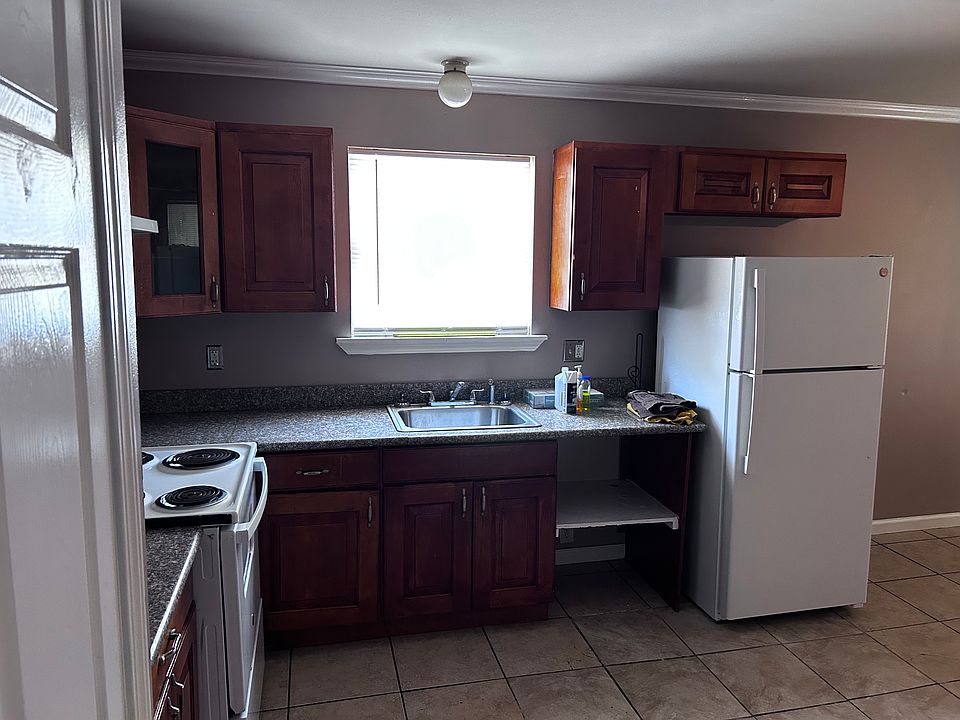 1st image of 920 Alabo St