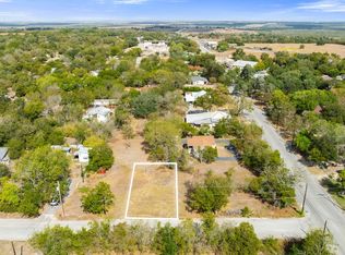 315 W Olive St, Lockhart, TX 78644