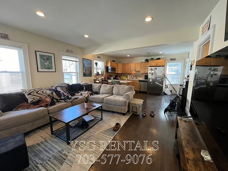 237 Everett St #237 — Photo 11