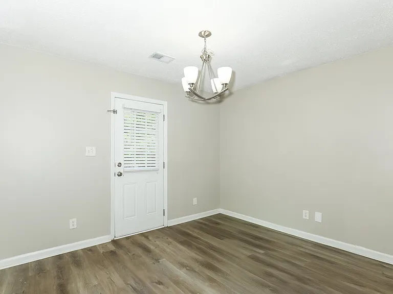 1299 N Hampton Dr — Photo 6