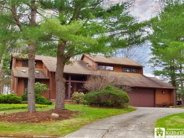 125 Westminster Dr, Jamestown, NY 14701