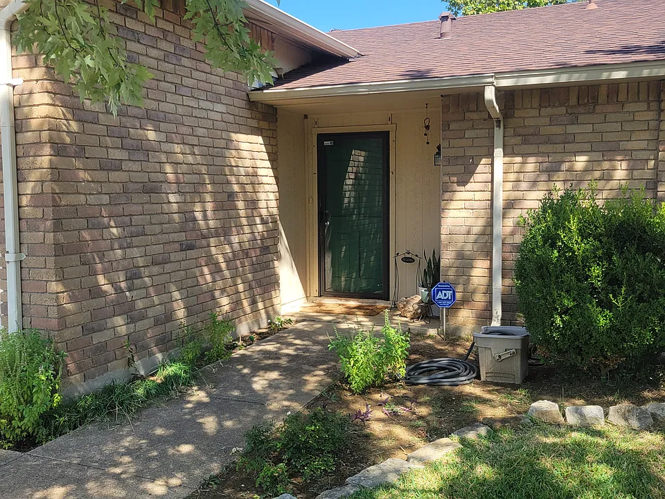 2023 Newbury Dr