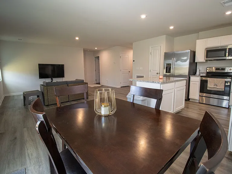 342 Saskatoon Dr — Photo 7