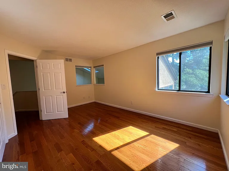80 Sayre Dr — Photo 12