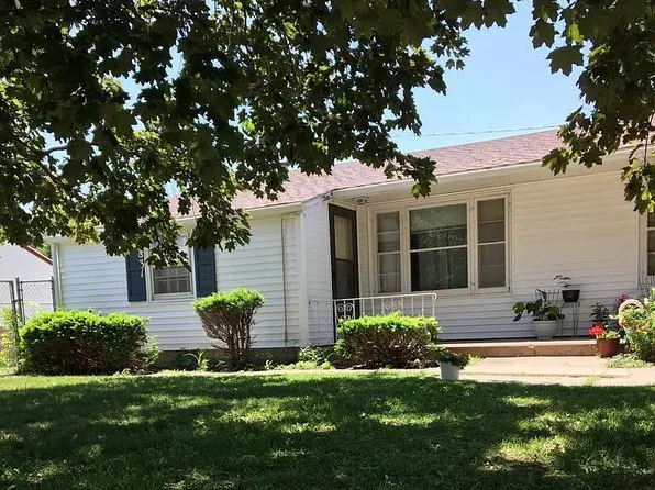 831 N 2nd Ave #1, Hastings, NE 68901