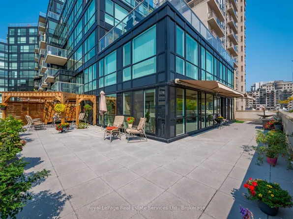 415 Locust St #310, Burlington, ON L7S 2J2