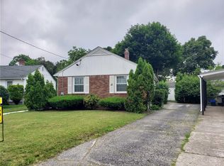 22 Elmcrest Dr, Pawtucket, RI 02861