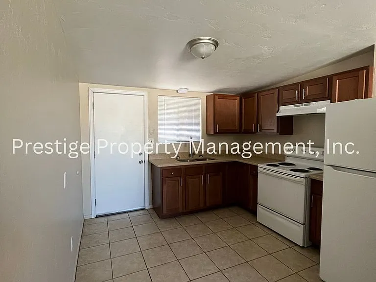 2302-2312 N Ralph Ave — Photo 29