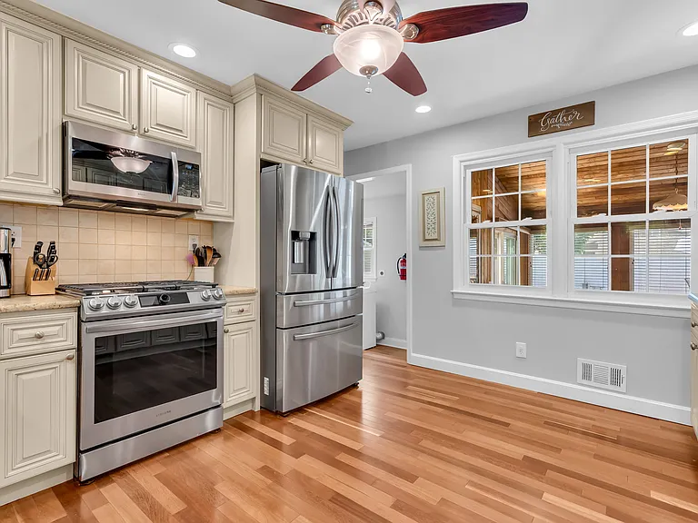 1044 Evelyn Dr — Photo 29