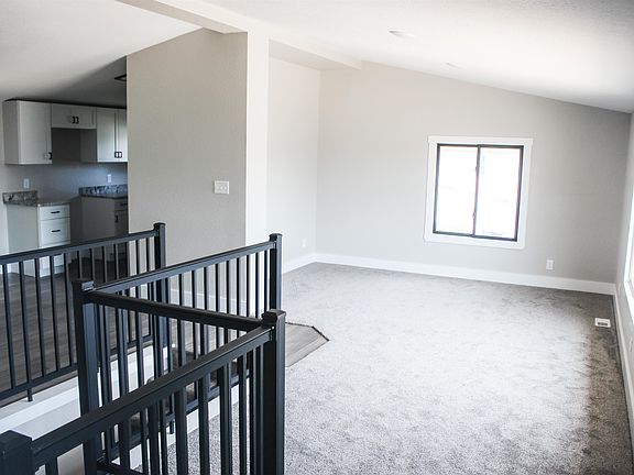 5th image of 903 Stone St