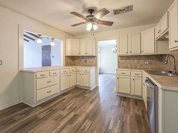 3rd image of 2106 Old Jacksonville Rd