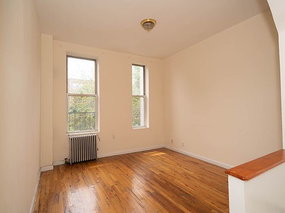 5th image of 26-10 Hoyt Ave S #R2r