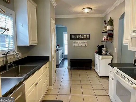 5th image of 231 Sandspur Ln