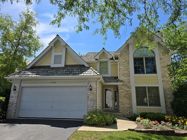 2286 Brookside Ln — Photo 2