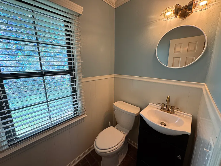 425 E Seneca St — Photo 38