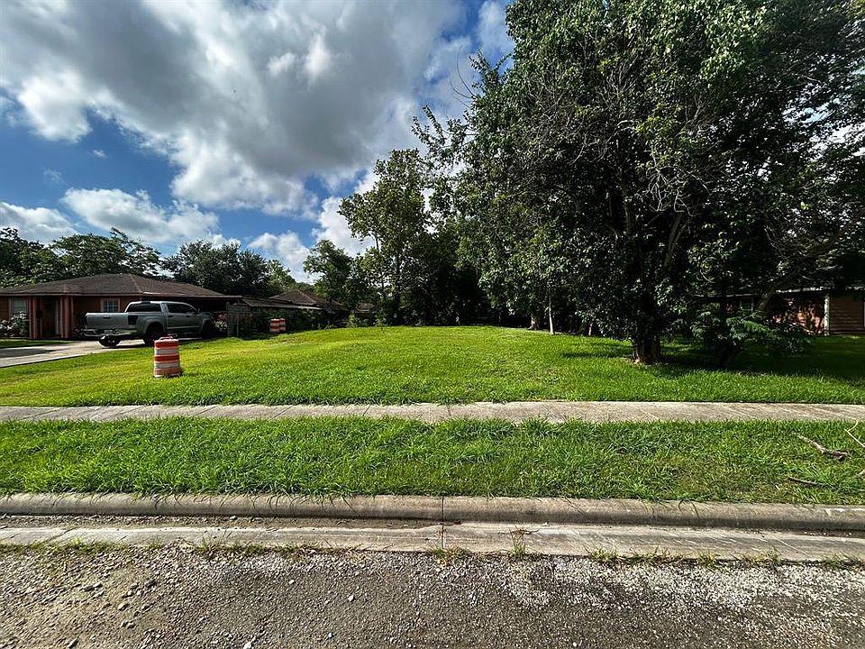1st image of 1406 Lawrence Ave