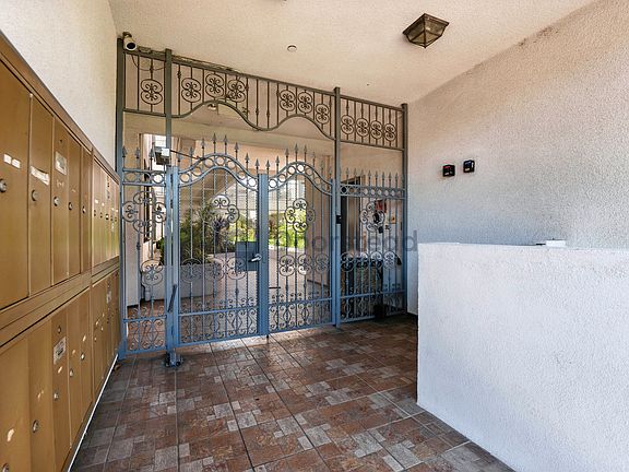 4th image of 465 E Magnolia Blvd APT 103