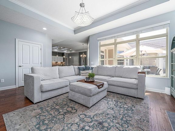 3rd image of 103 Park Knoll Pl
