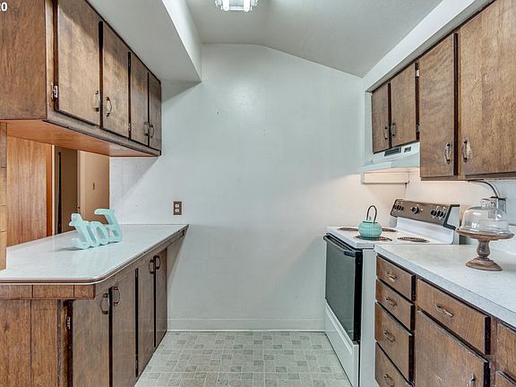 5th image of 1105 NE 72nd St