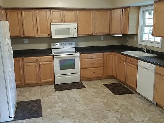 Kitchen
						:
						Tons of storage space in maple cabinets. Cabinets & counter tops new in 2007.