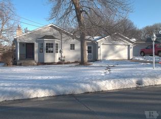 930 S 12th Ave W, Newton, IA 50208