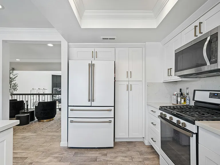 1825 Caddington Dr — Photo 15