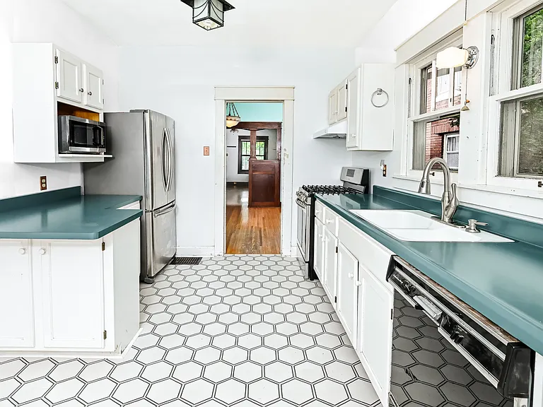 1403 S Walnut St — Photo 22