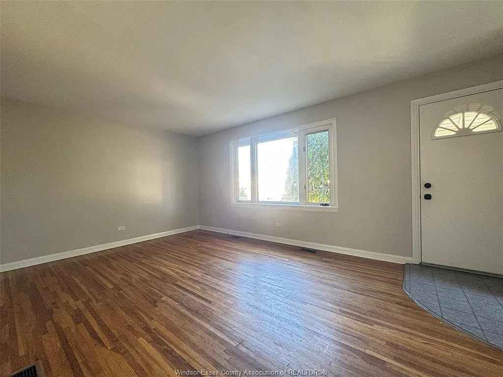 6 bed, $2,250 — Photo 3