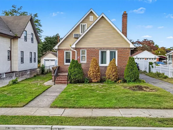 211 Ash Street, Valley Stream, NY 11580