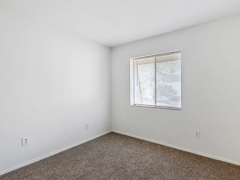 Fairway Club Apartments — Photo 54