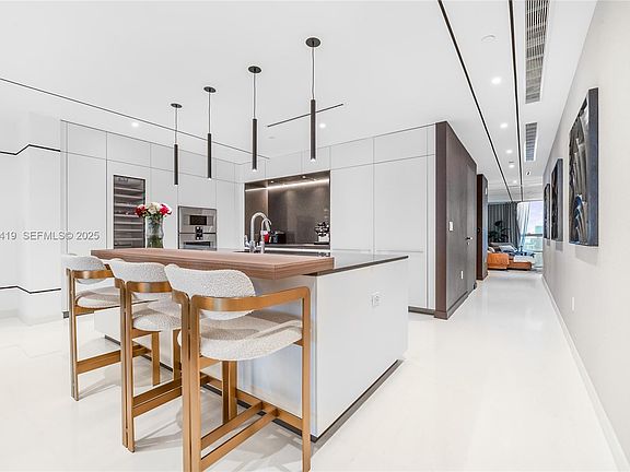 2nd image of 300 Biscayne Blvd #4104-4104C