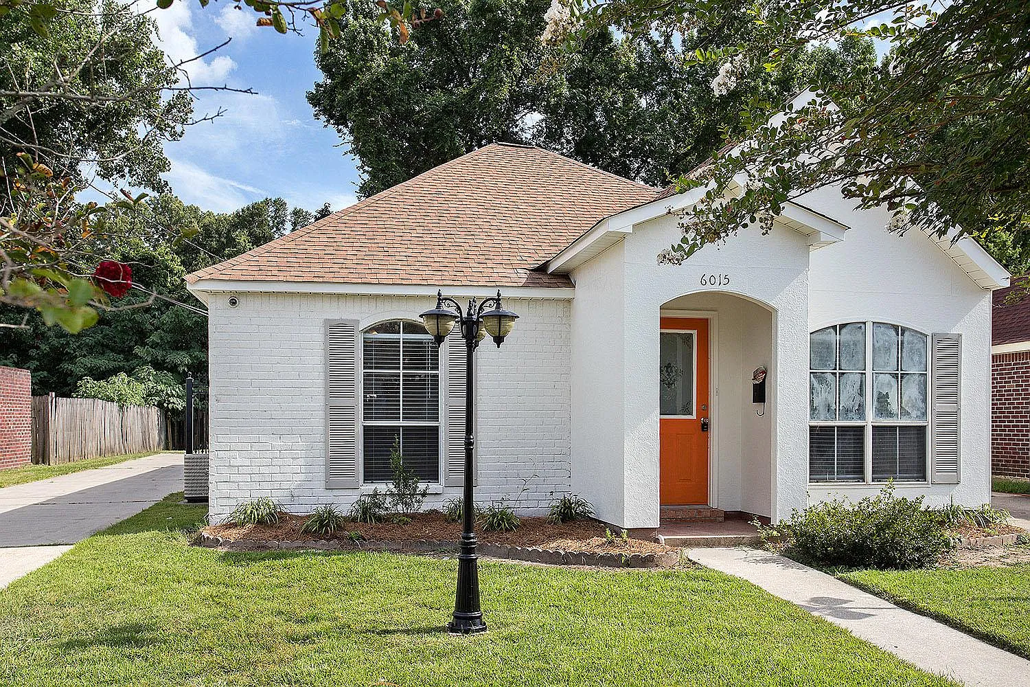 3 bed, 1300 sqft, $1,450 — Photo 1