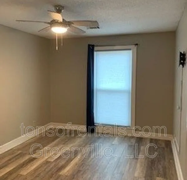 414 Randall St #A — Photo 8