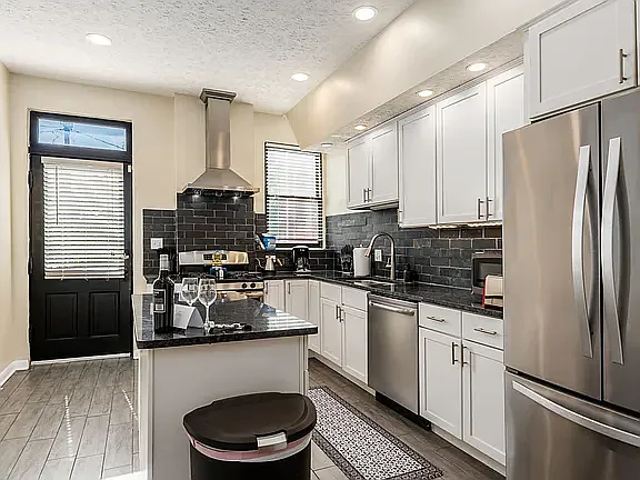 2 bed, 1.5 bath, 1600 sqft, $2,150 — Photo 3