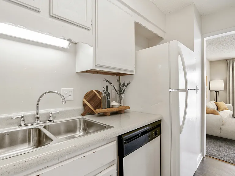 Eastchester Ridge Apartments — Photo 25